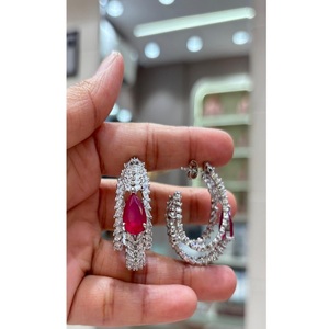 Pendientes de Aro Exclusivos Plateados con Rubíes y Circonitas con Corte de Pera, Joyería de Fiesta para Mujer, Estilo Romántico - Product Image 1