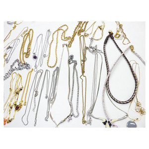 Prix Exceptionnels – Lot de 50 Colliers Perlés de Luxe pour Femme, Bijoux Pendentifs d'Occasion, Assortiment de Modèles Tendance - Product Image 1