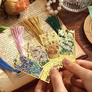 ที่คั่นหนังสือโลหะลายดอกไม้ฉลุลายประดับพู่ห้อย คลาสสิก ใช้ซ้ำได้ พิมพ์ลาย UV เหมาะสำหรับเป็นของขวัญองค์กรสุดสร้างสรรค์ - Product Image 4