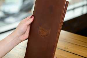 Porta Menús de Cuero de Lujo para Restaurante o Cafetería, Libro de Menús, Logotipo Personalizado Disponible LMC-0078 - Product Image 3