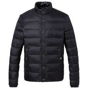 Veste d'hiver courte matelassée à capuche, parka isolée, imperméable, coupe-vent, chaude, décontractée, pour l'extérieur, parfaite pour les journées froides - Product Image 1