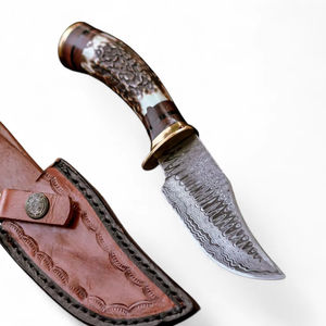 มีดเหล็กดามัสกัสตีขึ้นรูปด้วยมือ ใบมีดคงที่ สำหรับตั้งแคมป์ ล่าสัตว์ ด้ามเขาสัตว์  ขายส่ง รับผลิตแบบ OEM/ODM  รองรับการปรับแต่งตามความต้องการ  ขั้นต่ำในการสั่งซื้อน้อย - Product Image 1