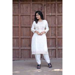 Magnifique ensemble haut et bas rose Kavya Fab pour soirée, avec broderies, taille XL - Product Image 2