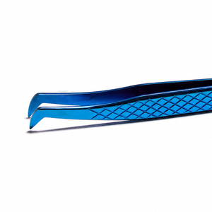 แหนบต่อขนตาแบบมืออาชีพ สีน้ำเงิน รุ่น Blue Volume Lash Tweezers ด้ามจับเพชร ทำจากสแตนเลส สำหรับต่อขนตาแบบ Volume เหมาะสำหรับร้านเสริมสวย - Product Image 3