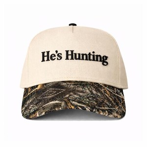Gorra Snapback Bordada He's Hunting, Unisex, de 5 Paneles, de Algodón, Estilo Béisbol, Camuflaje, con Visera Ajustable, para Uso Casual al Aire Libre - Product Image 1