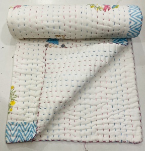Manta Acolchada de Algodón con Diseño de Dibujos Animados, Borde Azul, para Uso en Casa en Todas las Estaciones - Product Image 2