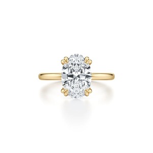 Bague de fiançailles en diamant de laboratoire ovale de 1 carat (20 points) en or jaune 9 carats avec griffes en forme de cœur, bijou de mariée solitaire - Product Image 3