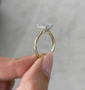 Anillo de Compromiso con Diamante Cultivado en Laboratorio de Corte Radiante de 2.50 CT, Halo Oculto Solitario, Oro Sólido, Certificado IGI - Product Image 4
