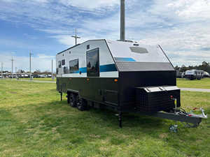 Caravane de voyage spacieuse Euro 6 avec télévision pour les voyages en famille, plusieurs couchages, cuisine, rangement et ventilation - Product Image 2