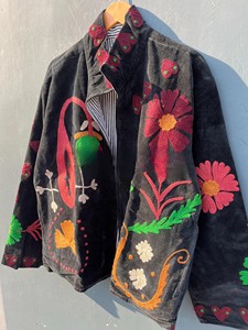 Veste en velours noir artisanale de qualité supérieure avec broderie florale Aari du Cachemire, col montant et broderie en point de chaînette - Product Image 3