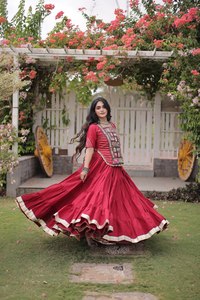 Conjunto Indio-Pakistaní Rojo Bordado, Lehenga Choli en Capas, Vestido Tradicional para Bodas y Festivales - Product Image 6
