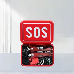 Kit de survie d'urgence 8 pièces pour la maison et l'extérieur, cadeau pour hommes et femmes, équipement essentiel de sécurité et de survie - Product Image 1