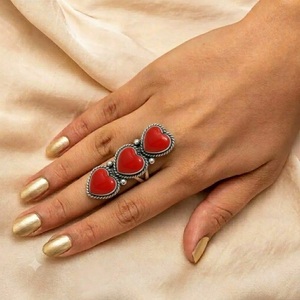 Bague Statement en Argent Sterling 925 avec Corail Rouge Naturel en Forme de Trois Cœurs, Sertissage Vintage, Cadeau pour Elle - Collection Sunrise Jewellery - Product Image 2