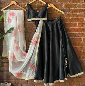 เสื้อเบลาส์ lehenga ดีไซเนอร์คุณภาพสูงผ้าซาตินผ้าไหมเย็บติดอย่างเต็มที่สวยงามพิมพ์ลายดิจิตอล - Product Image 1