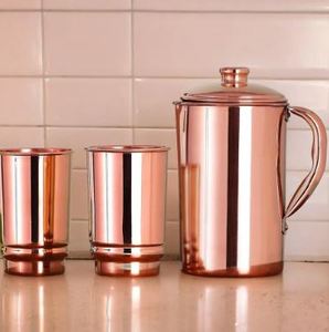 Service de carafes en cuivre pour tables de réception raffinées, ensemble de service d'eau en métal avec verres, durable et réutilisable pour le service de table. - Product Image 2