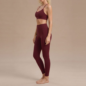 Ensemble de yoga 2 pièces pour hommes grandes tailles, léger, taille haute, sans couture, coupe ajustée, séchage rapide, leggings d'entraînement, ensemble uni - Product Image 3