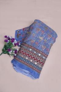 ผ้าพิมพ์ลายดอกไม้สีน้ำเงินครีปธรรมชาติ พร้อมขอบตกแต่งอย่างสวยงาม เหมาะสำหรับทำชุดคุรติ ผ้าสำหรับชุดพื้นเมือง - Product Image 2