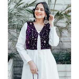 Robe blanche et violette Heily pour femme avec gilet et veste élégants - Product Image 5