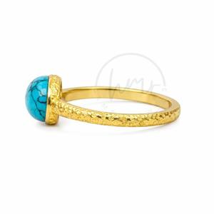 Belle bague en pierre howlite turquoise, bande texturée plaquée or, bague minimaliste en laiton faite à la main pour femmes - Product Image 3