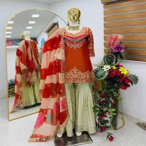 VASTRA COTTAGE Conjunto Kurti de Fiesta de Diseño para Mujer con Top Premium de Bordado de Lentejuelas Pesadas, Palazzo y Dupatta de Organza Tabi - Product Image 6