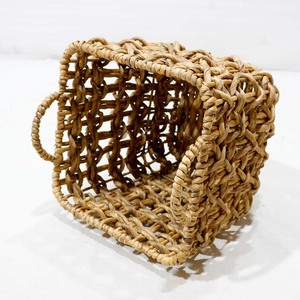 Panier de rangement carré en jacinthe d'eau tressée écologique avec poignée pour l'organisation de la lessive et des vêtements de bébé à la maison - Product Image 4