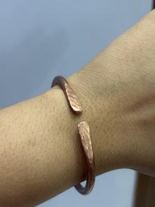 Bracelet manchette en cuivre pur fait main, fil de cuivre massif, artisanat martelé, bijoux de guérison pour hommes et femmes, OEM - Product Image 5