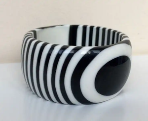 Brazalete de Resina Transparente Elegante y Ecológico, Pintado a Mano, Modelo Moderno, Accesorio de Joyería Coreana para Mujer - Product Image 5