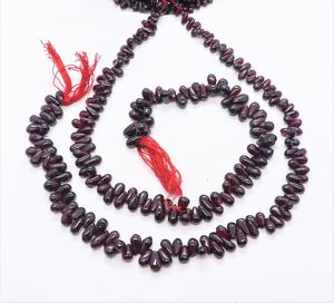 Perles de grenat naturel d'Hyderabadi de qualité AAA, forme goutte lisse, taille Briolette 4x6 MM, grenat rouge, fil de perles lisses de 12 pouces - Product Image 1