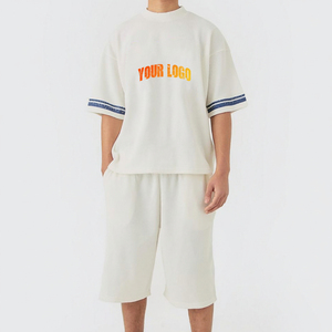สินค้ามาใหม่ ชุดเซ็ต 2 ชิ้น เสื้อและกางเกงขาสั้นลำลองสำหรับผู้ชายไซส์ใหญ่ ผ้าเนื้อปานกลาง พิมพ์ลายโลโก้ตามสั่ง เหมาะสำหรับฤดูร้อน - Product Image 1