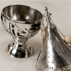 Brûleur d'encens marocain élégant en métal argenté avec couvercle, porte-bakhoor décoratif, parfum d'ambiance pour la maison, décoration de table - Product Image 4