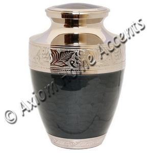 Urne funéraire en laiton fabriquée à la main avec des détails exquis et une finition intemporelle pour chérir les souvenirs par Axiom Home Accents - Product Image 2