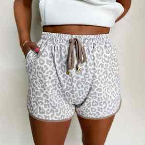 Short Casual para Mujer, Estilo Relajado, Corte Contemporáneo, Mezcla de Tejidos Transpirables y Sostenibles, Ideal para el Verano - Product Image 3