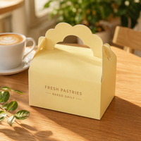 Impression personnalisée de boîtes à pâtisserie avec fenêtre transparente pour gâteaux, boîtes à gâteaux en kraft en gros avec poignée pour boulangerie