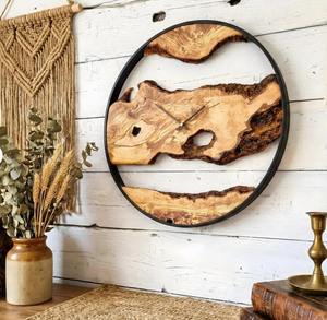 Reloj de Pared Rústico con Borde Natural de Madera de Olivo y Cuarzo, Marco de Metal Negro Extra Grande, Decoración Moderna Estilo Granja - Product Image 1