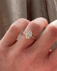 Anillo de Compromiso con Diamante Ovalado de 2 Quilates Cultivado en Laboratorio, Oro Sólido de 14K/18K, Banda Delgada de 1.5mm, Halo Oculto, Fabricante de Joyería al Por Mayor - Product Image 6