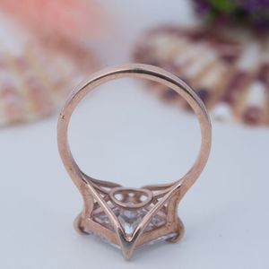 Élégantes alliances en argent sterling 925 plaqué or 18 carats avec moissanite sertie à griffes certifiée - Product Image 5