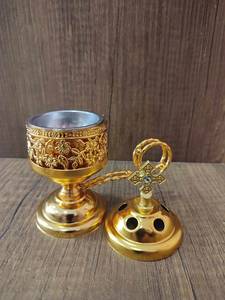 Quemador de incienso de metal para Bakhoor con cruz en la parte superior, hecho a mano en latón con cruz y tallado floral para uso religioso. - Product Image 6