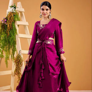 Blusa Lahenga con Dupatta y Cinturón, Satén Fandy con Bordado de Lentejuelas de 3 mm y Zari - Product Image 1