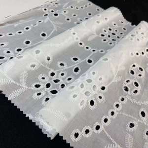 Tissu de robe en voile de coton blanc de luxe écologique brodé à l'œillet, garniture en dentelle large et douce, vente chaude - Product Image 1