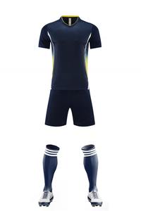 Tenue de football personnalisée en tissu à séchage rapide, maillots et uniformes de football imprimés et uniformes de football simples pour jeunes - Product Image 6