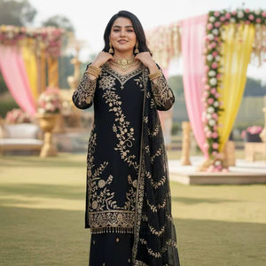 Salwar Kameez pakistaní bordado en negro y dorado con dupatta – Traje étnico de diseñador para mujer, ideal para bodas y fiestas. - Product Image 1