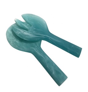 Ustensiles à salade en résine faits main de luxe, poignées transparentes inspirées de l'océan, finition polie, compatibles lave-vaisselle et micro-ondes, Artizon Studio - Product Image 5