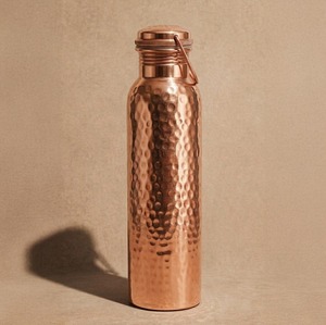 Botella de Agua de Cobre Puro de Gran Capacidad y Excelente Calidad para Uso en Hoteles, Resorts y Hostelería - Product Image 1