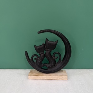 Adorno Temático de Gato y Luna en Aluminio y Madera de Diseño Artesanal con Base de Madera Negra para Decoración de Mesa Moderna en el Hogar - Product Image 5