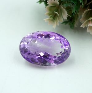 พลอยแอมเมทิสต์ธรรมชาติทรงรีเจียระไนเหลี่ยมเพชรพลอย น้ำหนัก 27 กะรัต แบบเม็ดเดี่ยว - Product Image 2
