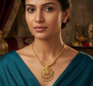 Collar con Colgante de la Diosa Lakshmi en Cobre y Oro Divyoro, Chapado en Oro de 24K, Joyería Religiosa, Regalo de Boda para Mujer, Ajustable - Product Image 3