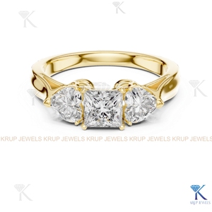 Anillo de Diamantes CVD Cultivados en Laboratorio con 3 Piedras, Corte Princesa y Corazón, Oro Sólido - Product Image 1