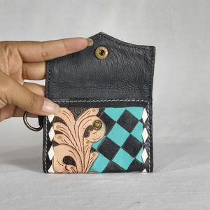 Monedero Pequeño de Cuero Genuino Hecho a Mano con Bordado Floral y Patrón de Diamantes, Correa para la Muñeca, Cierre de Botón a Presión, Impermeable - Product Image 4