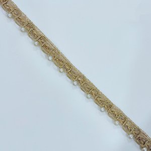Ribete de encaje Zari dorado vintage hecho a mano por Conifer con lentejuelas y gotas de perlas para coser vestidos - Product Image 4
