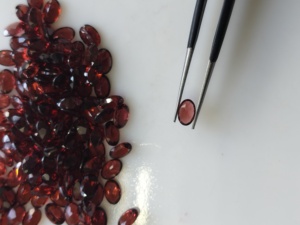 Granat rouge naturel 6x4MM, coupe ovale coussin, pierre précieuse de qualité supérieure pour la fabrication de bijoux - Product Image 2